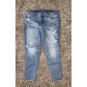 Maurices Light Wash Raw Hem Cropped Jeans Size XL Regular